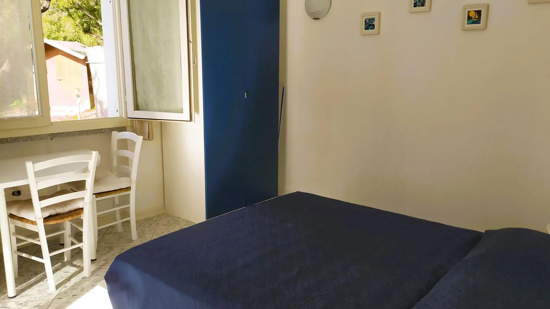 B&B Casa Corbezzolo Procchio  Italia
